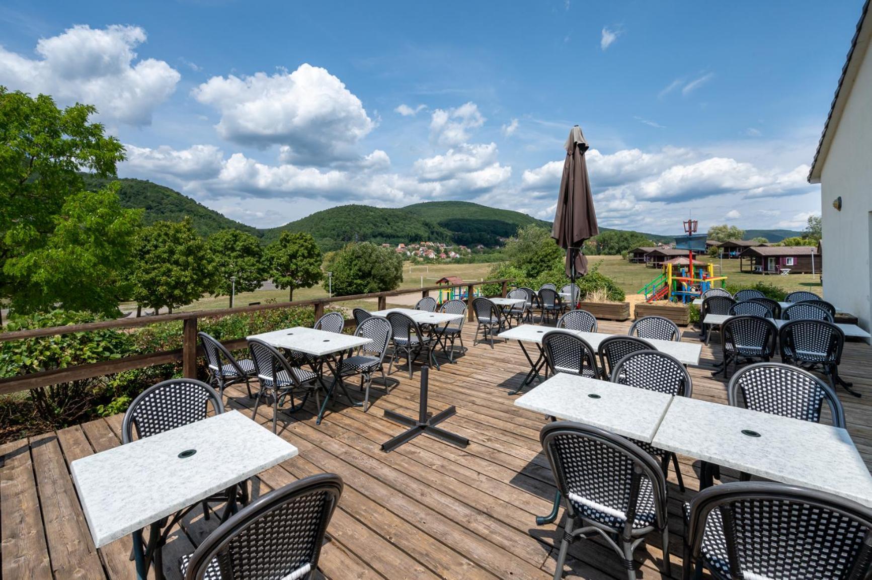 Camping Les Vosges Du Nord Oberbronn Exterior foto