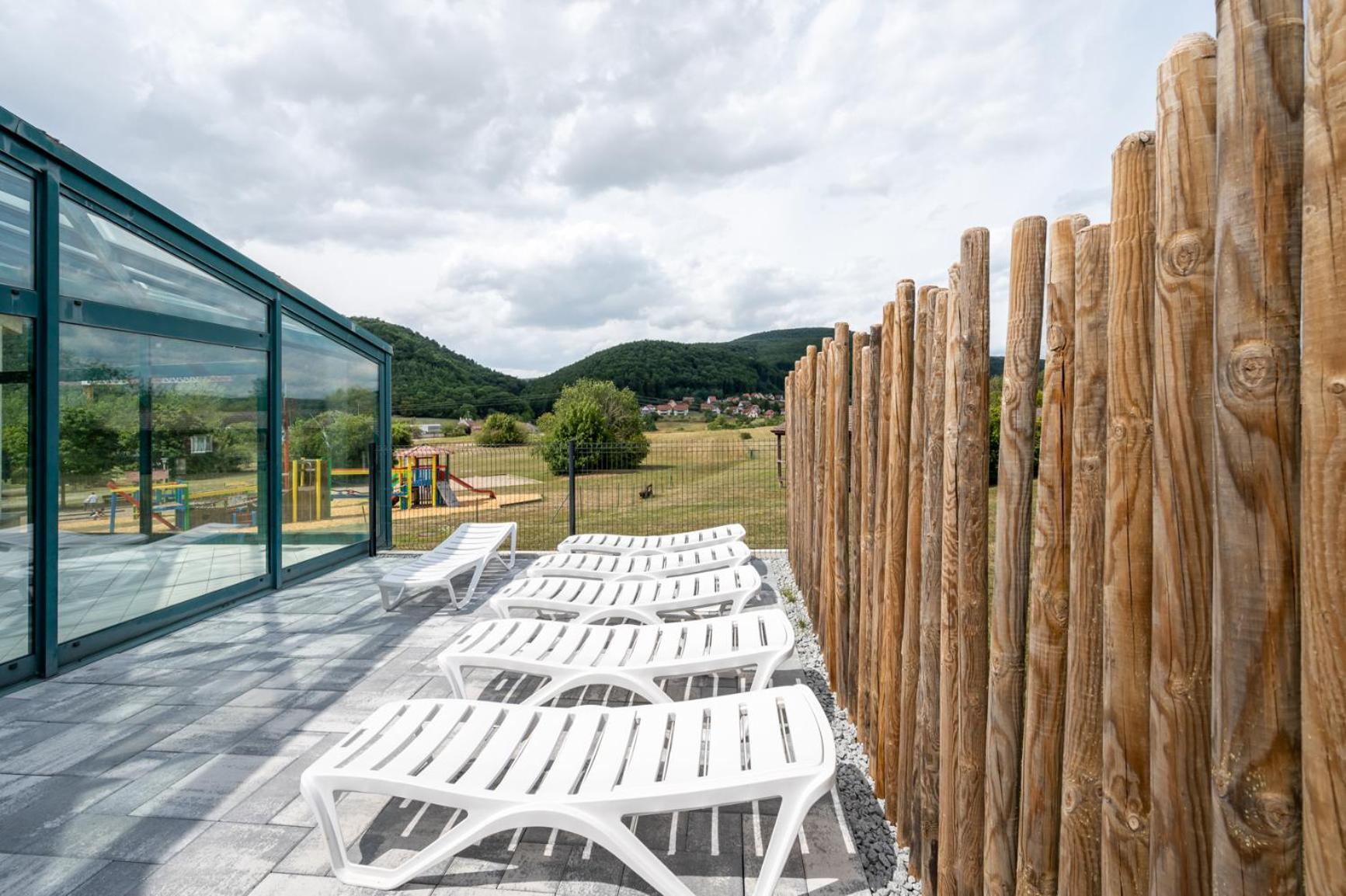 Camping Les Vosges Du Nord Oberbronn Exterior foto